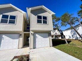 2885 Leah's Ln in Navarre, FL - Building Photo