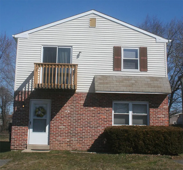 203 W 3rd St, Unit Second Floor in Essington, PA - Foto de edificio