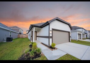 13225 Musky Dr in Conroe, TX - Building Photo