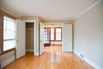 3259 N Oakland Ave in Milwaukee, WI - Building Photo - Building Photo