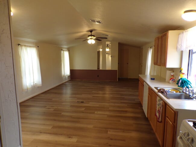 property at 4413 E Glisch Rd