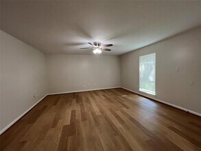 130 Oyster Creek Dr in Lake Jackson, TX - Building Photo - Building Photo