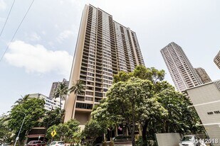 411 Hobron Ln in Honolulu, HI - Building Photo
