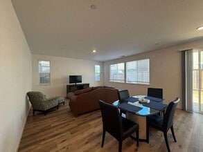 3902 Firestar Way in Sacramento, CA - Building Photo - Building Photo