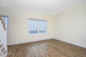 4 Beacon Square in Fairfield, CT - Building Photo - Building Photo