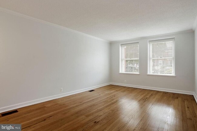 property at 3028 S Abingdon St