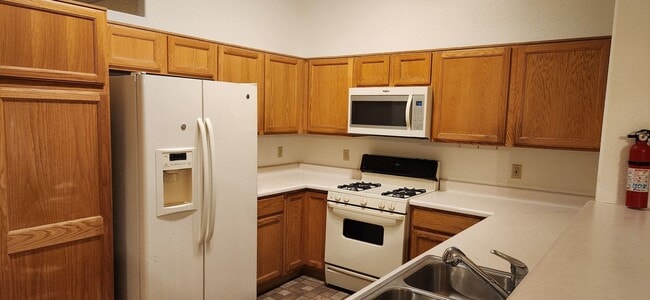 7855 S Claremon Ave in Tucson, AZ - Building Photo - Building Photo