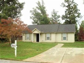 4661 Murray Rd in Winston-Salem, NC - Building Photo