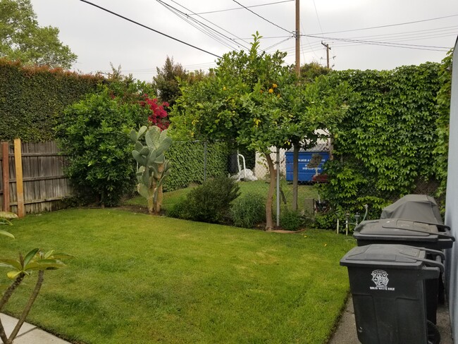 621 S Shelton St, Unit D in Burbank, CA - Building Photo - Building Photo