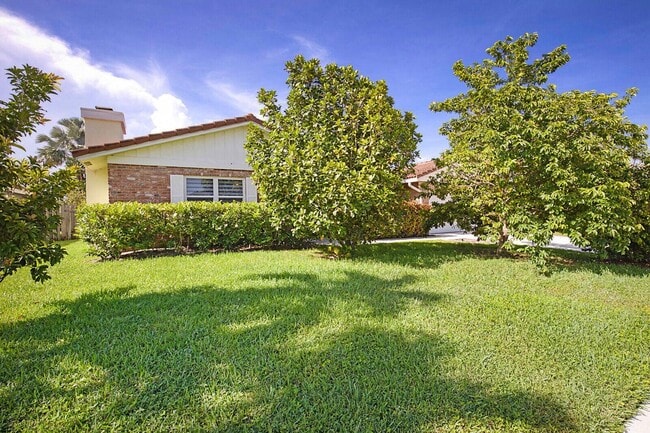 11337 Little Bear Way in Boca Raton, FL - Building Photo - Building Photo