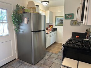 1126 E Palmer Ave, Unit A in Glendale, CA - Building Photo - Building Photo