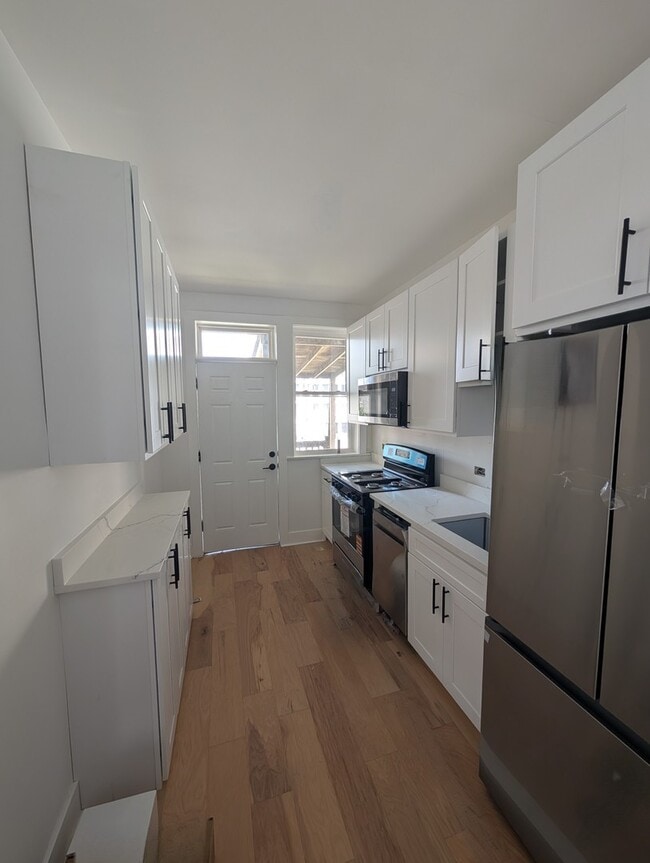 616 W Patterson Ave in Chicago, IL - Building Photo - Building Photo