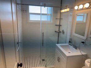 825 NE 6th St, Unit 1 in Hallandale Beach, FL - Building Photo - Building Photo