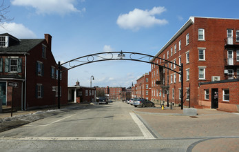 63-79 Stark St in Manchester, NH - Foto de edificio - Building Photo