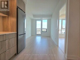 60 Ashley Park Rd in Toronto, ON - Building Photo