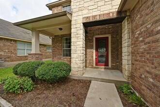 808 Middle Creek Dr in Buda, TX - Building Photo - Building Photo