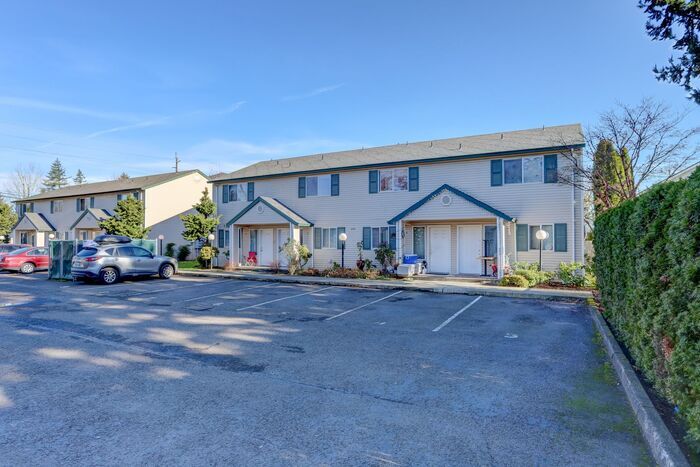 13338 SE Division St in Portland, OR - Building Photo