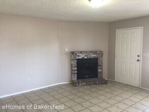 6004 Hill Dale Ct in Bakersfield, CA - Building Photo - Building Photo