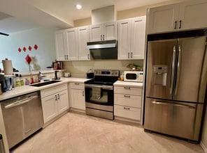 12444 NE 7th Pl in Bellevue, WA - Foto de edificio - Building Photo
