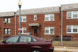 1416-1420 Holbrook St NE in Washington, DC - Foto de edificio - Building Photo