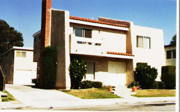 16822 Lynn St in Huntington Beach, CA - Foto de edificio - Building Photo