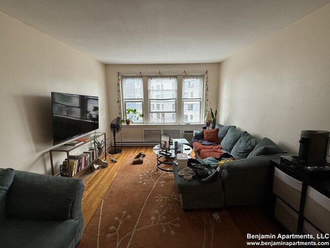 33 Lancaster Terrace, Unit 303 in Brookline, MA - Building Photo - Building Photo