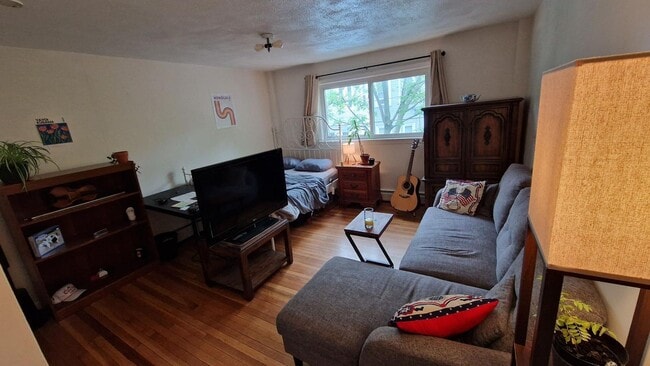 19 Hunting St, Unit 2 in Cambridge, MA - Foto de edificio - Building Photo