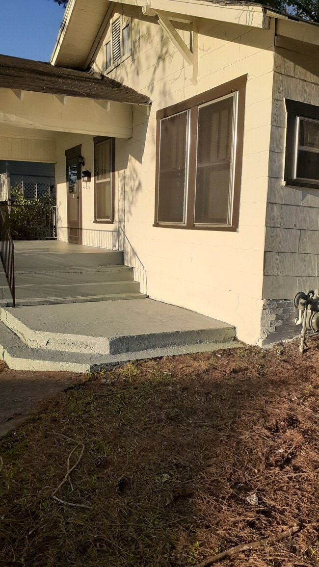 property at 1237 Elm Ave