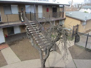 44th Avenue Apartments in Sacramento, CA - Building Photo - Building Photo