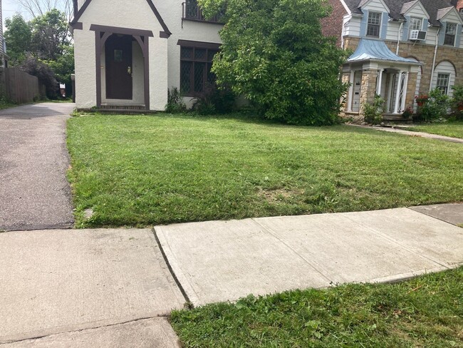 3718 Gridley Rd in Shaker Heights, OH - Foto de edificio - Building Photo