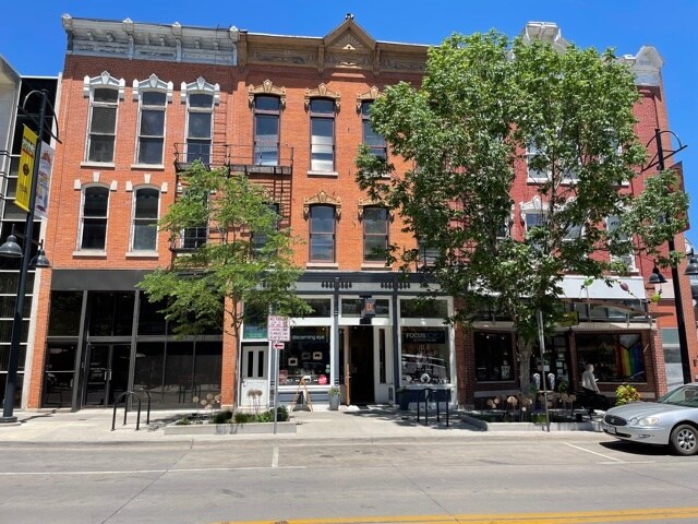 218 E Washington St in Iowa City, IA - Building Photo