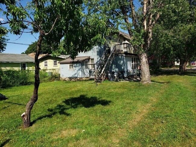2201 Charles St in La crosse, WI - Building Photo - Building Photo