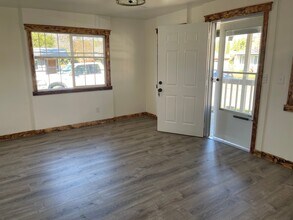 462 W Ballf St in Roseburg, OR - Building Photo - Building Photo