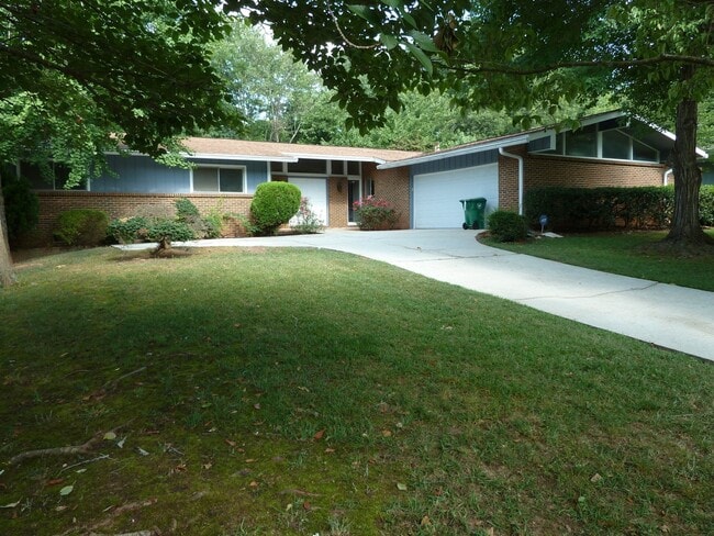 423 Rock Meadow Dr in Stone Mountain, GA - Building Photo - Building Photo