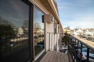 80 Stanton St, Unit 32 in Worcester, MA - Foto de edificio - Building Photo