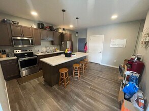 600 8th St S, Unit 205 in Moorhead, MN - Building Photo - Building Photo