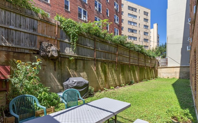 2100 19th St NW in Washington, DC - Building Photo - Building Photo