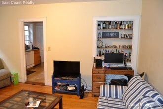 90 Cypress St, Unit 5 in Brookline, MA - Building Photo - Building Photo
