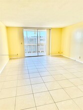 301 NE 14th Ave, Unit 701 in Hallandale Beach, FL - Building Photo - Building Photo