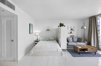 1000 West Ave in Miami Beach, FL - Foto de edificio - Building Photo