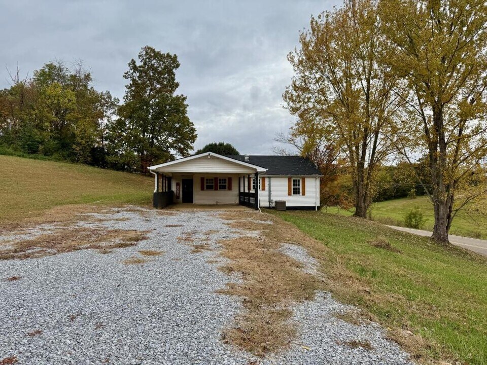 11025-11107 107 Cutoff in Greeneville, TN - Building Photo