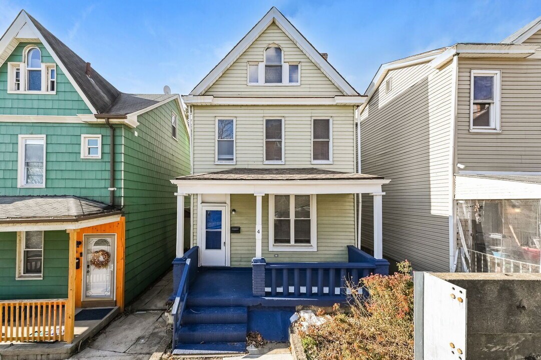 4 Kuhn St in Pittsburgh, PA - Building Photo