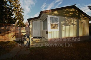 1944 Hemlock St in Prince George, BC - Building Photo