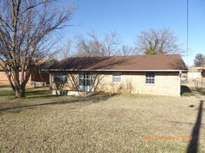 111 NE Cimarron Trail in Lawton, OK - Building Photo - Building Photo