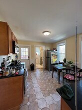 176 Elm St, Unit 3 in North Cambridge, MA - Foto de edificio - Building Photo