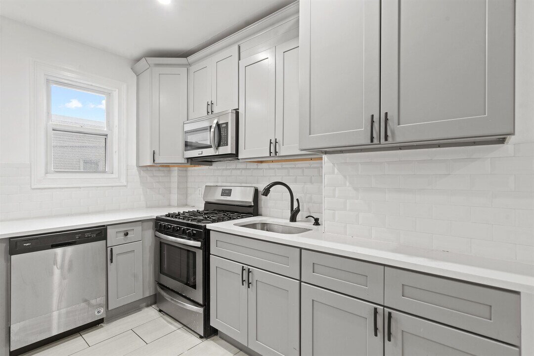 56 Highwood Terrace in Weehawken, NJ - Building Photo