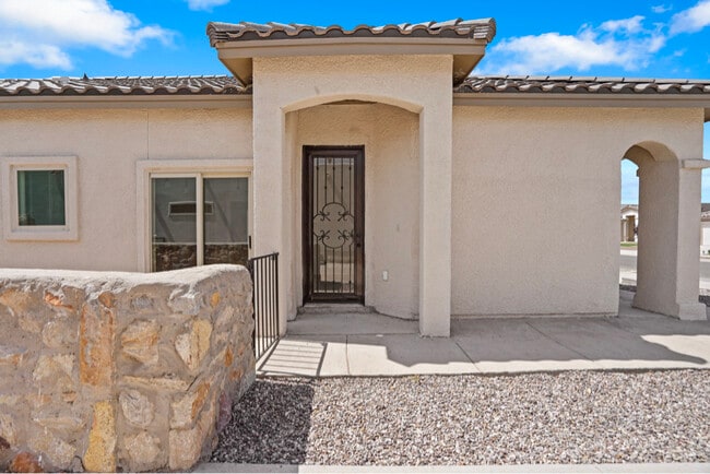 612 Cedarwood Ave in Horizon City, TX - Building Photo - Building Photo