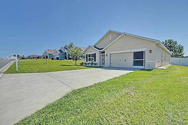 320 W Runyon Loop in Beverly Hills, FL - Building Photo - Building Photo