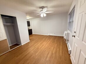 4533 N Dover St, Unit 4610- 2C in Chicago, IL - Building Photo - Building Photo