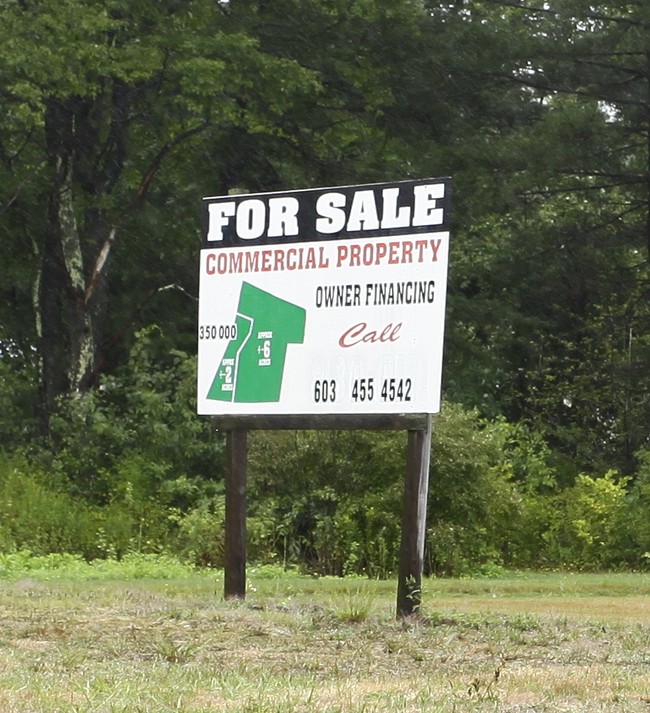 Apartment in Litchfield, NH - Building Photo - Other